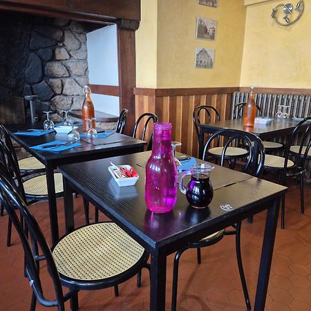 Logis Hotel Restaurant L'Oustal Naves  Exterior foto